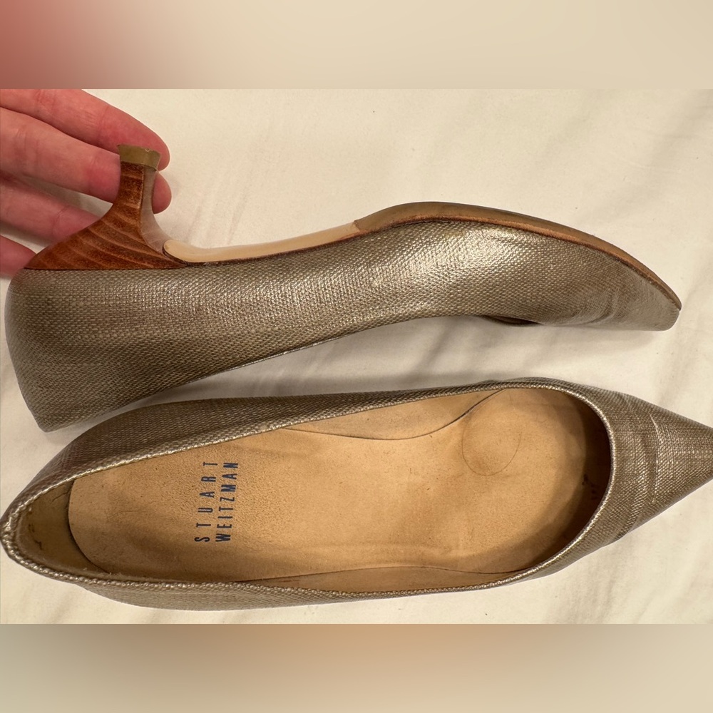 Stuart Weitzman Metallic Gold Pointed Wooden Kitten Heels Size 7.5